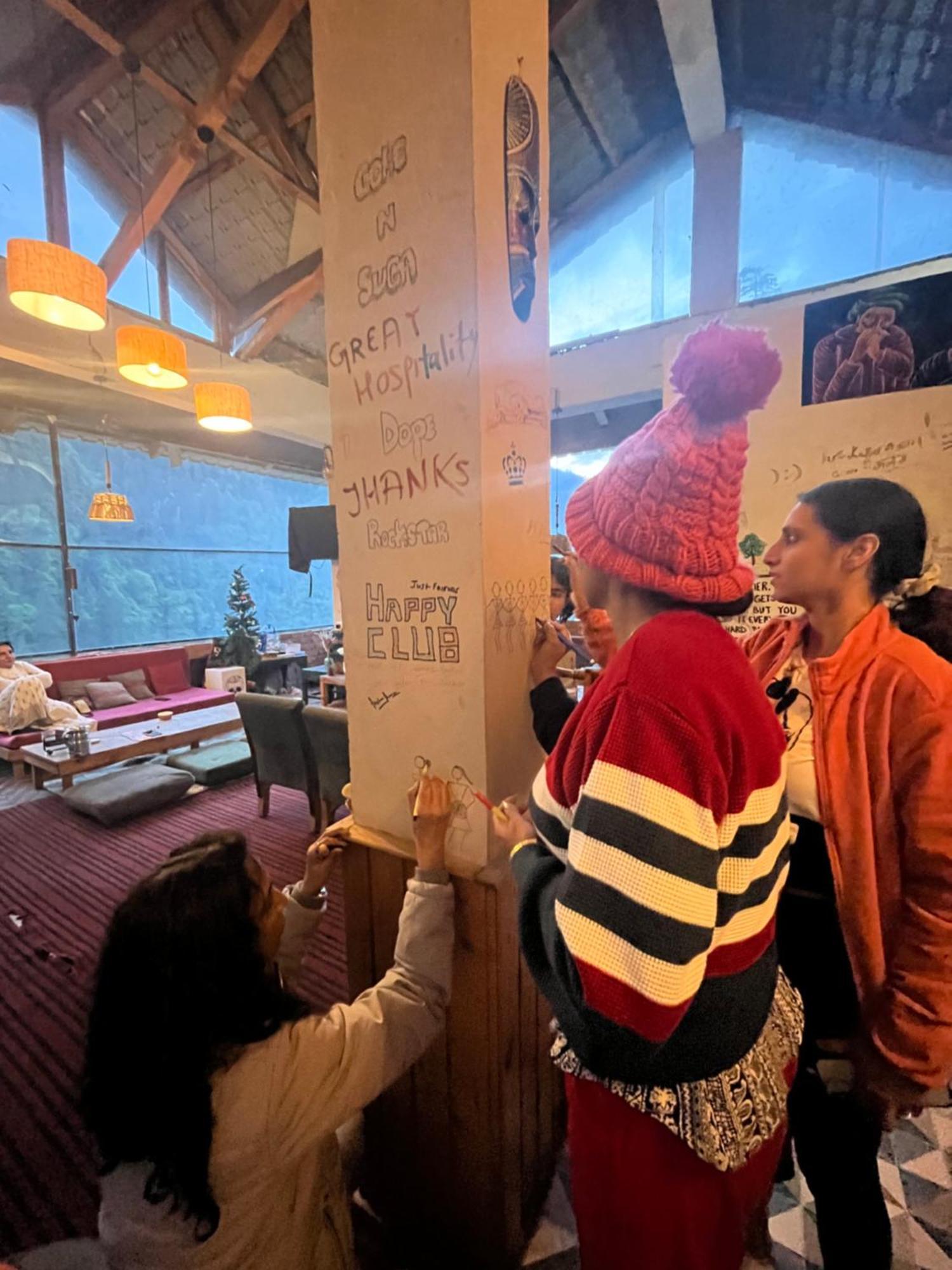 Thepahadians Food & Stay Jibhi Eksteriør billede